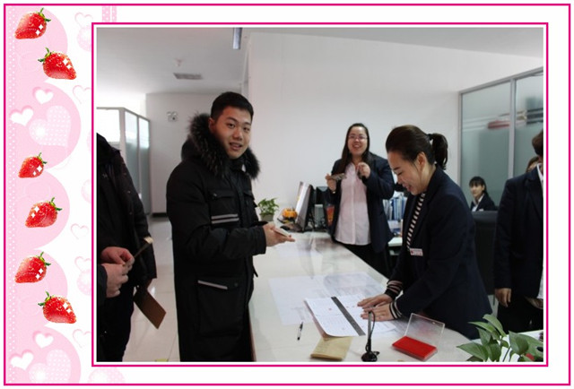 1548808933628264.jpg conew_1月8日,学院7家大学生创业公司代表到龙沙区政务中心领取2017年度第二批大学生创业种子资金补贴共计7万元。.jpg